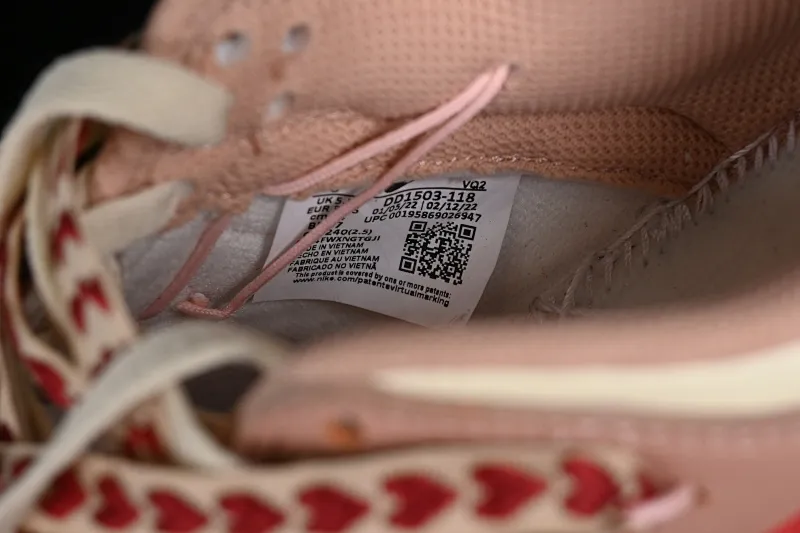 All Categories Nk SB Dunk Series Nk SB Dunk Low Low-top sneakers Nk Dunk Low Christmas gift Strawberry cake SB strappy low-top casual sneakers DD1503-118